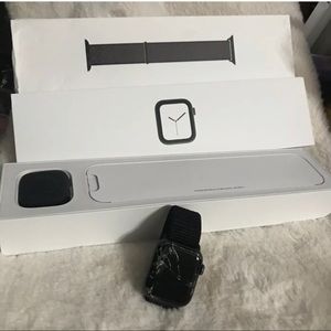 ❌SOLD❌CRACKED Apple Watch series 4 40 MM GPS